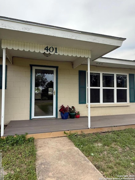 401 E 4th St, Camp Wood, TX 78833