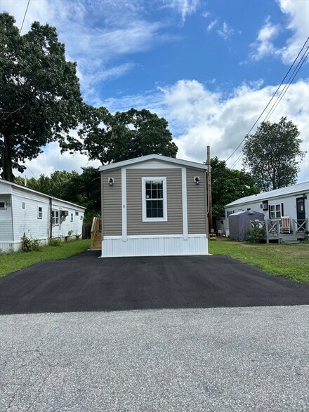 11 Berkeley St, Tewksbury, MA 01862