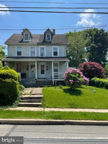 68 W Central Ave, Paoli, PA 19301
