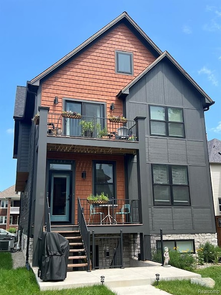1033 Lakepointe St Unit B, Grosse Pointe Park, MI 48230