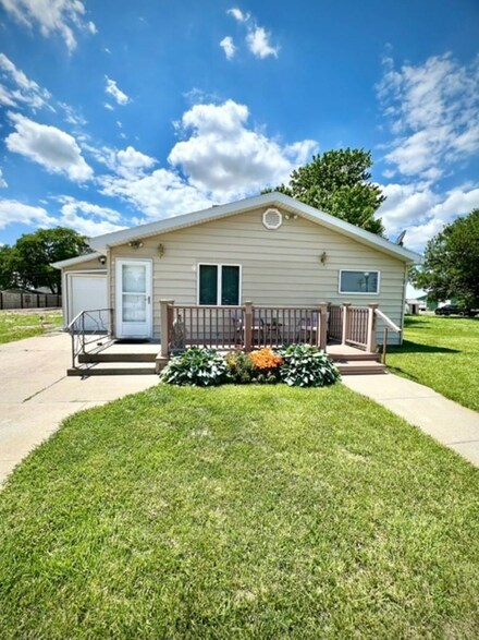 707 Melbourne Ave, Bertrand, NE 68927
