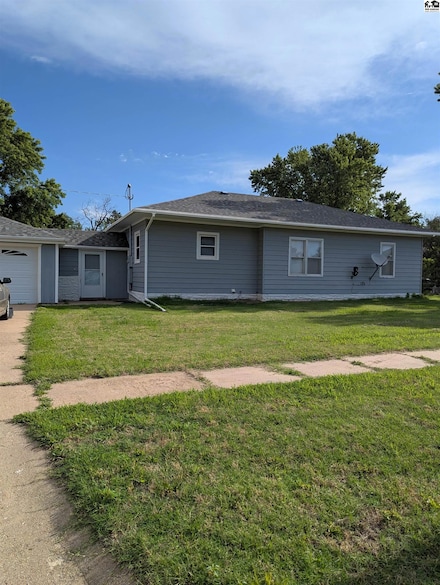 412 S 1st St, Bushton, KS 67427