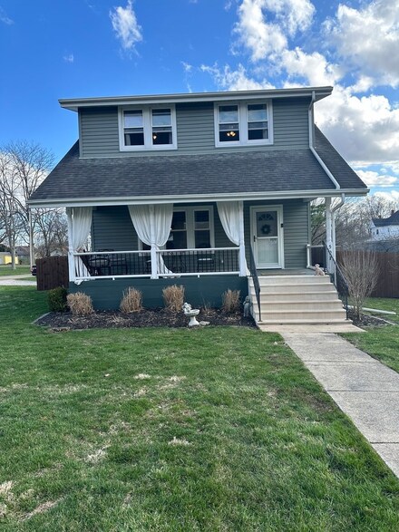 507 E Pine St, Le Roy, IL 61752