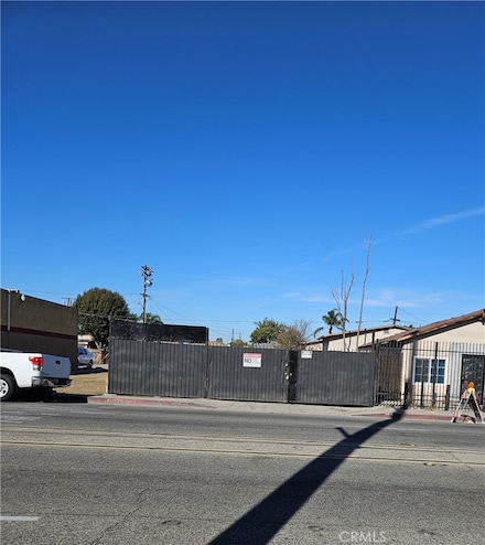 653 W Compton Blvd, Compton, CA 90220