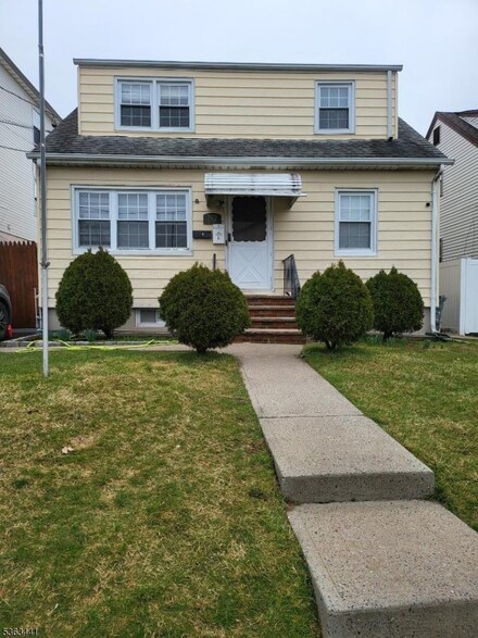 762 Old Rd, Elizabeth, NJ 07202