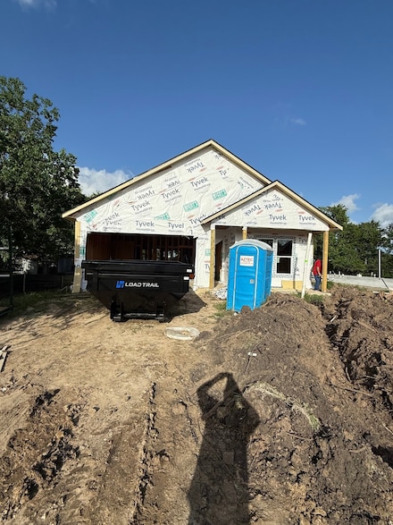 909 Santa Anna Ln, La Porte, TX 77571