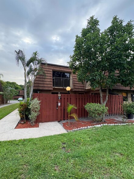 1458 N Lawnwood Cir Unit 23a, Fort Pierce, FL 34950
