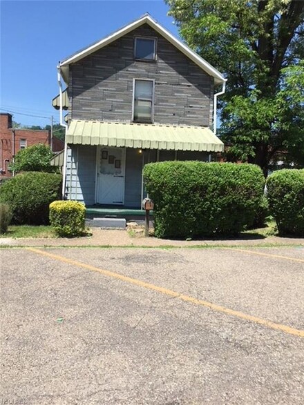425 Yankee St, Wellsburg, WV 26070