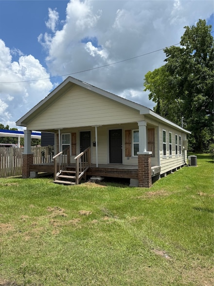 108 W Dallas St, Cleveland, TX 77327
