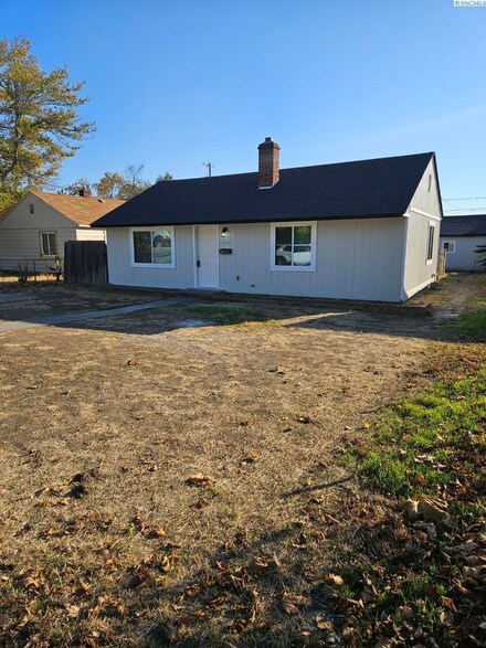 1908 W Shoshone St, Pasco, WA 99301