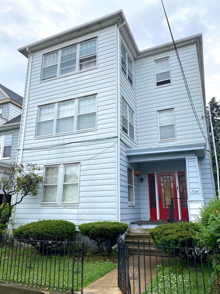 738 W Diamond Ave, Hazleton, PA 18201