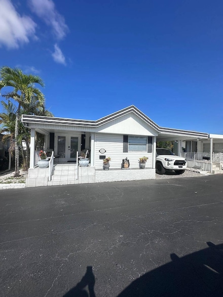 325 Lone Pine Ln, Hallandale Beach, FL 33009