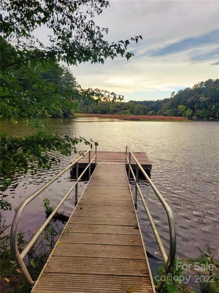 2238 Inlet Shore Rd NE, Connelly Springs, NC 28612
