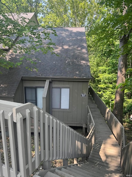 9022 S Pointe Ridge Ln, Bloomington, IN 47401