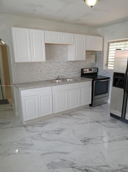 2310 NW 105th St, Miami, FL 33147