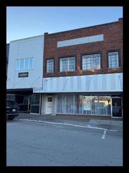 117 N Rollins St, Macon, MO 63552