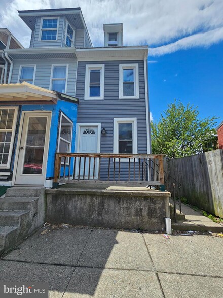 1040 Birch St, Reading, PA 19604