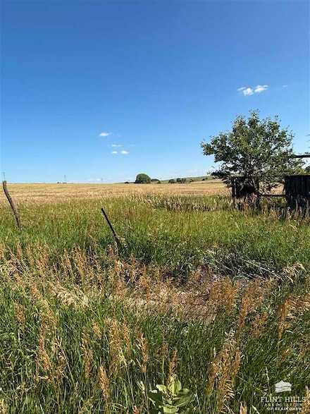 376 Sage Rd, Grant Township, KS 66948