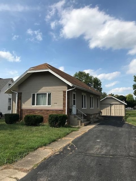 208 E Washington St Unit 15, Kentland, IN 47951