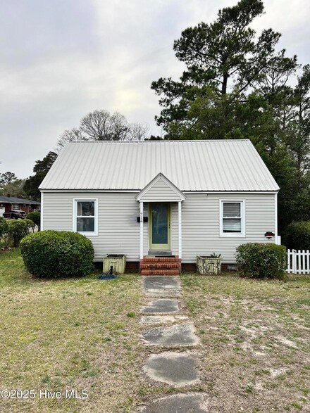 714 S 16th St, Wilmington, NC 28401
