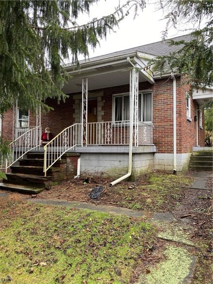 502 Wood St, California, PA 15419
