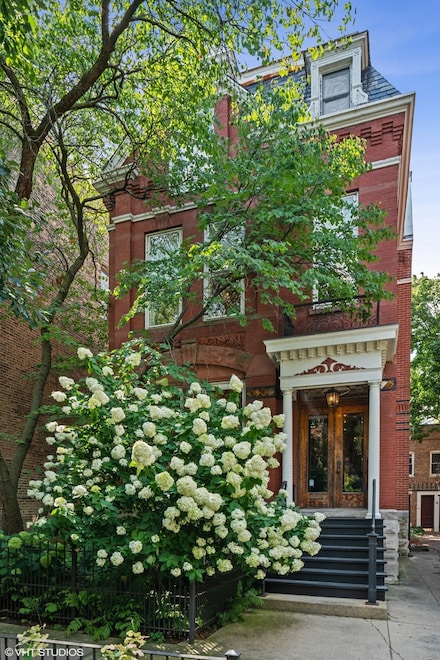 2124 N Cleveland Ave, Chicago, IL 60614