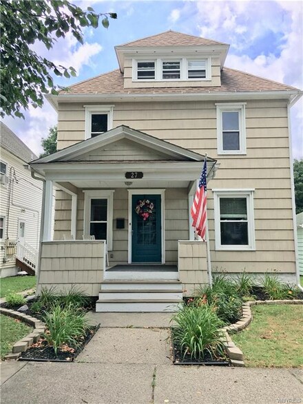 27 Parkview Dr, Akron, NY 14001