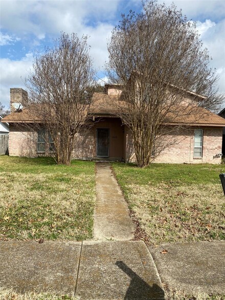 2925 Brookcrest Dr, Garland, TX 75040