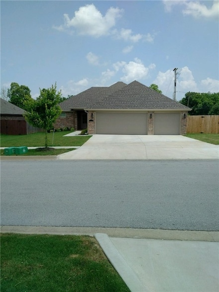 1486 S Blue Willow Ave, Fayetteville, AR 72701
