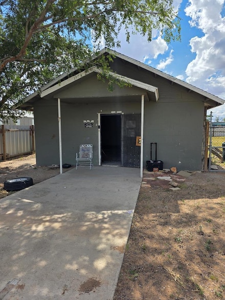 305 N Dwight Ave, Monahans, TX 79756