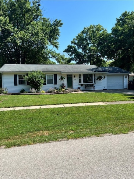 1021 W Hayes Ave, Charleston, IL 61920
