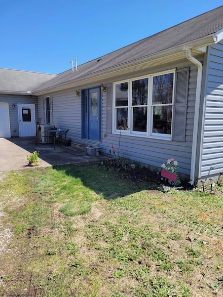 10595 River Rd, Kingwood, WV 26537