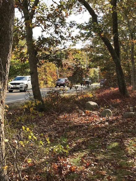 8 Indian Hill Rd, West Tisbury, MA 02568