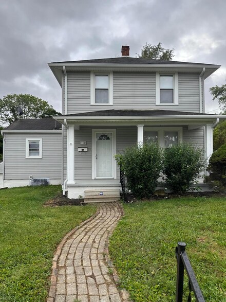 914 W Hubert Ave, Lancaster, OH 43130