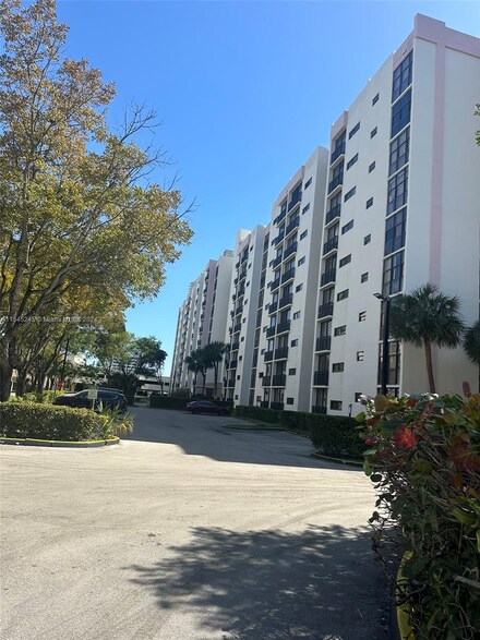 16909 N Bay Rd Unit 116, Sunny Isles Beach, FL 33160