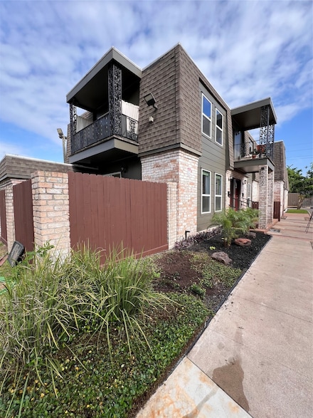 5922 Fairdale Ln, Houston, TX 77057