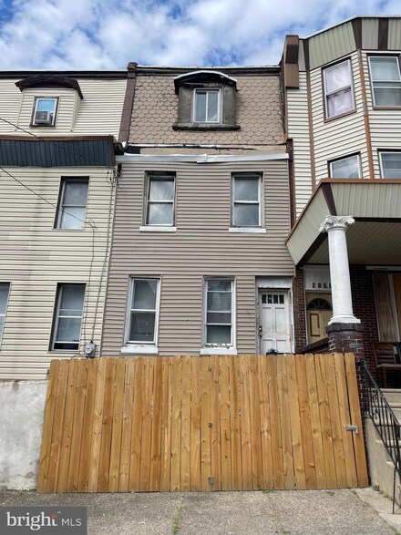 2032 E Madison St, Philadelphia, PA 19134