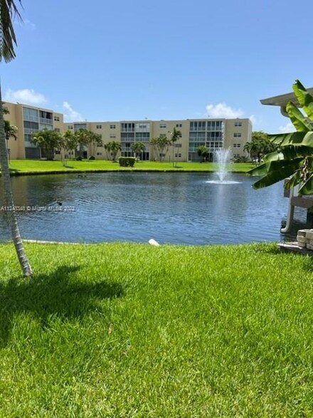 206 SE 10th St Unit 305, Dania, FL 33004