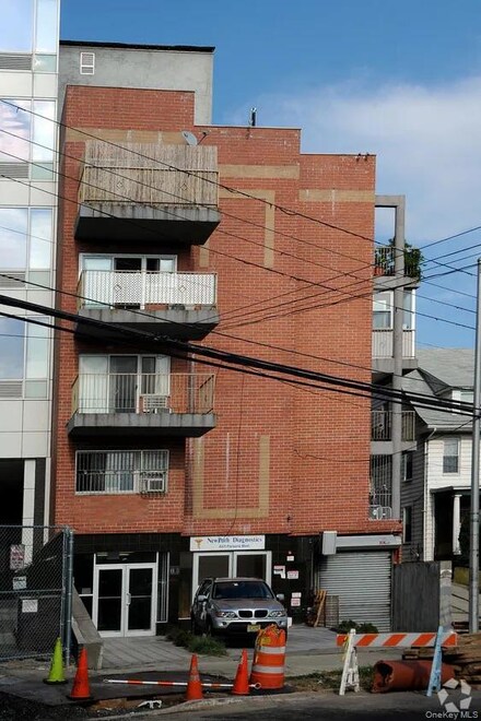 42-11 Parsons Blvd Unit 4B, Flushing, NY 11355