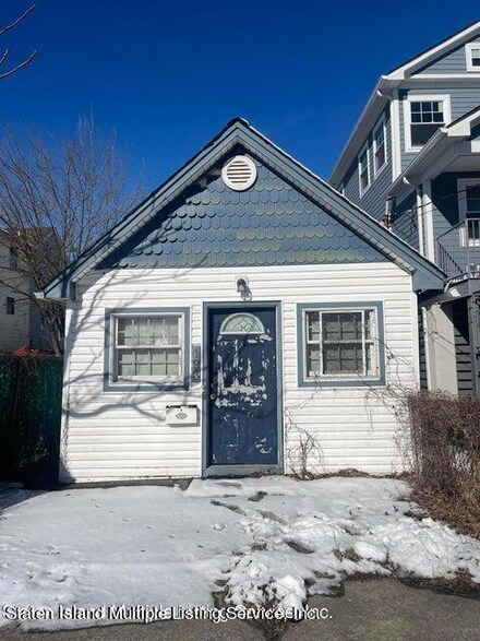 193 Kiswick St, Staten Island, NY 10306