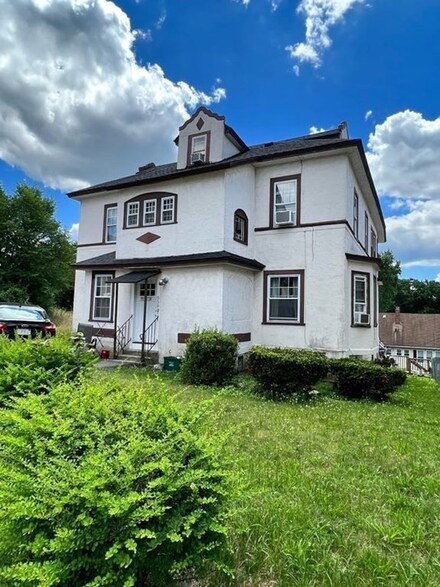 550 Grafton St, Worcester, MA 01604