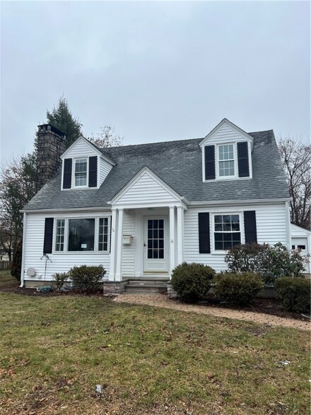10 Overhill Dr, West Warwick, RI 02893