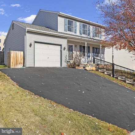 15 Pine Ridge Cir, Enola, PA 17025