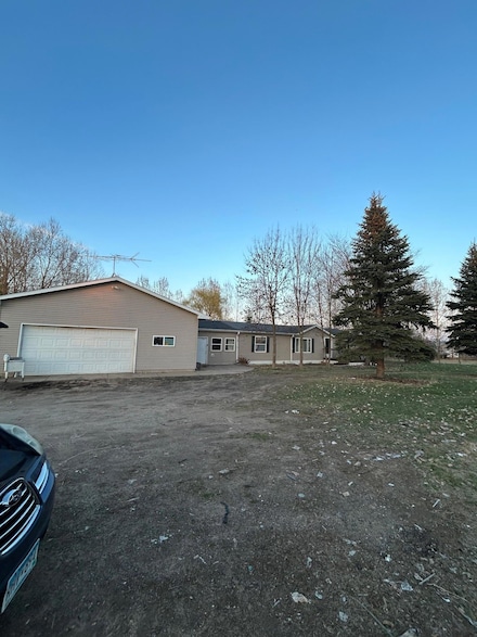 12183 120th St, Milaca, MN 56353