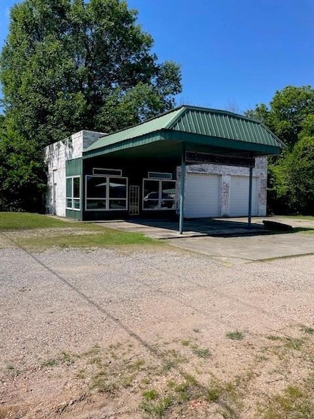 1403 W Columbia St, Okemah, OK 74859