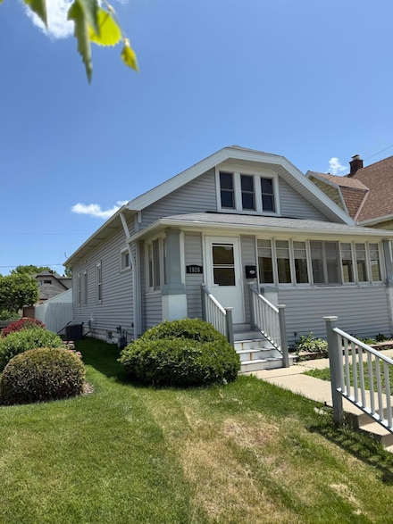1926 S 58th St, Milwaukee, WI 53219