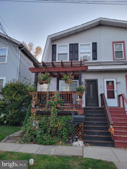288 Linden Ave, Oaklyn, NJ 08107