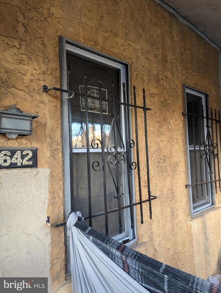 4642 Hedge St, Philadelphia, PA 19124