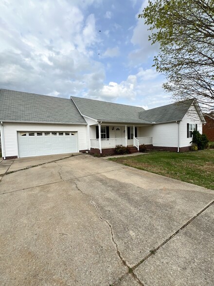 3447 Southridge Blvd, Murfreesboro, TN 37128