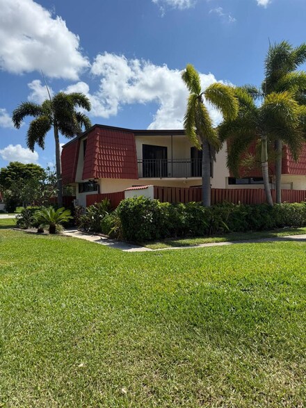 3790 Victoria Dr, West Palm Beach, FL 33406